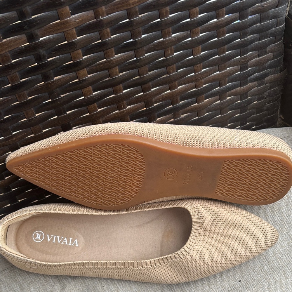 Vivala Women's Beige Flats